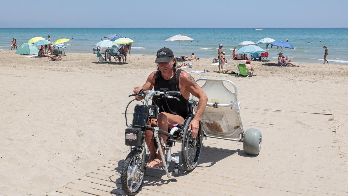 Rafa, denunciante con movilidad reducida