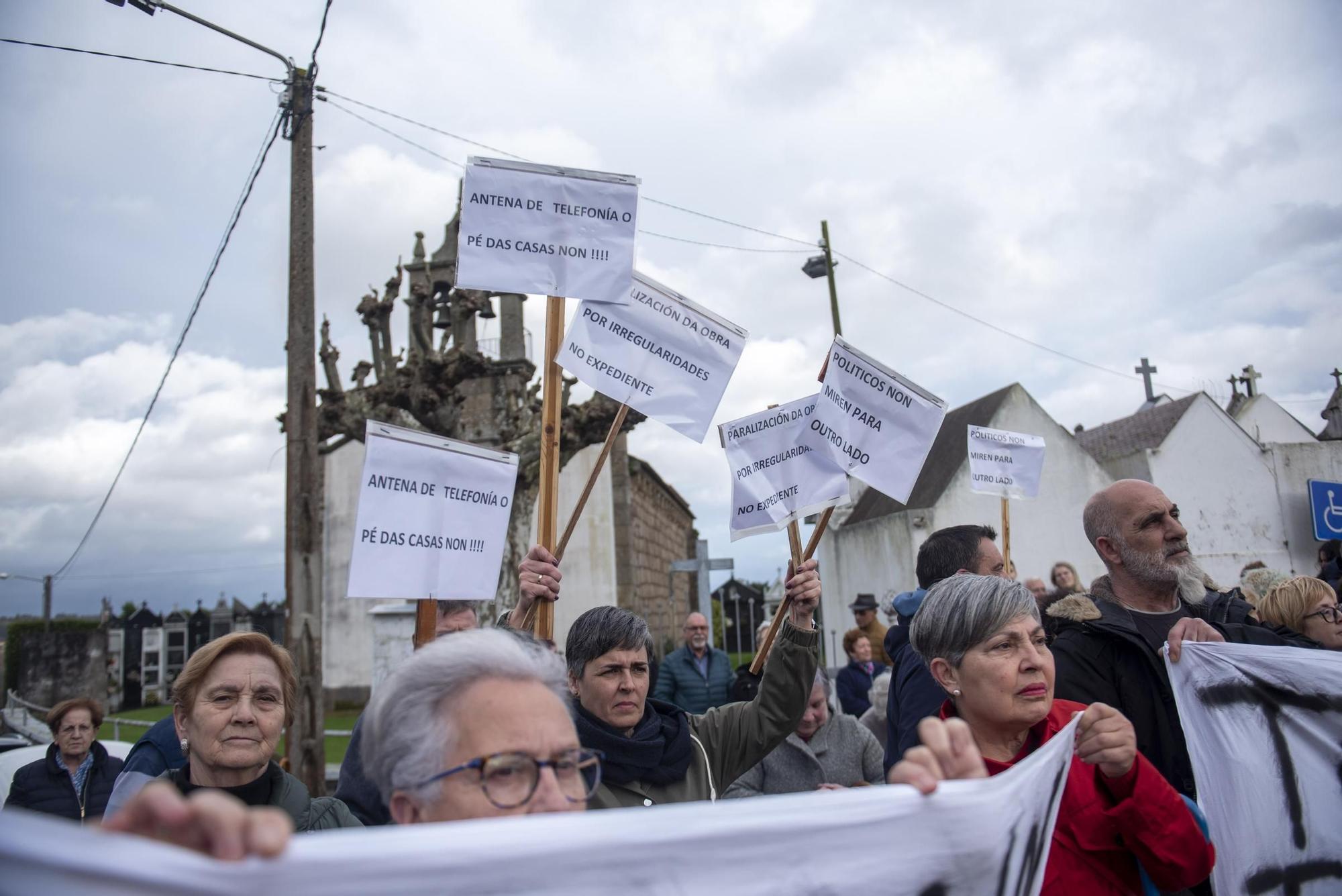 Vecinos de Anceis protestan por la instalación de una antena de telefonía móvil