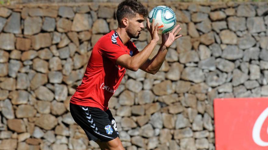 Iker Undabarrena, durante el entrenamiento matinal de ayer en El Mundialito.