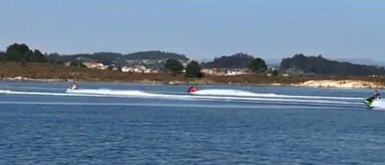 Una carrera de motos acuáticas realizada hace unos días entre las islas A Toxa y A Toxa Pequena.