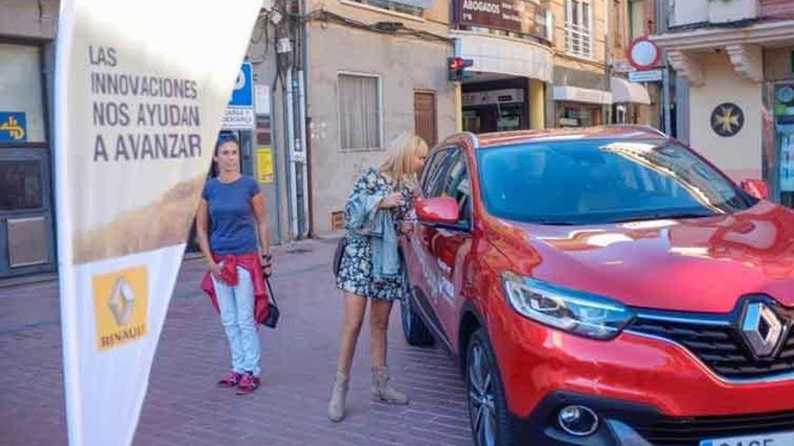 Vehículos a gas, con bajas emisiones y eléctricos, en la muestra.