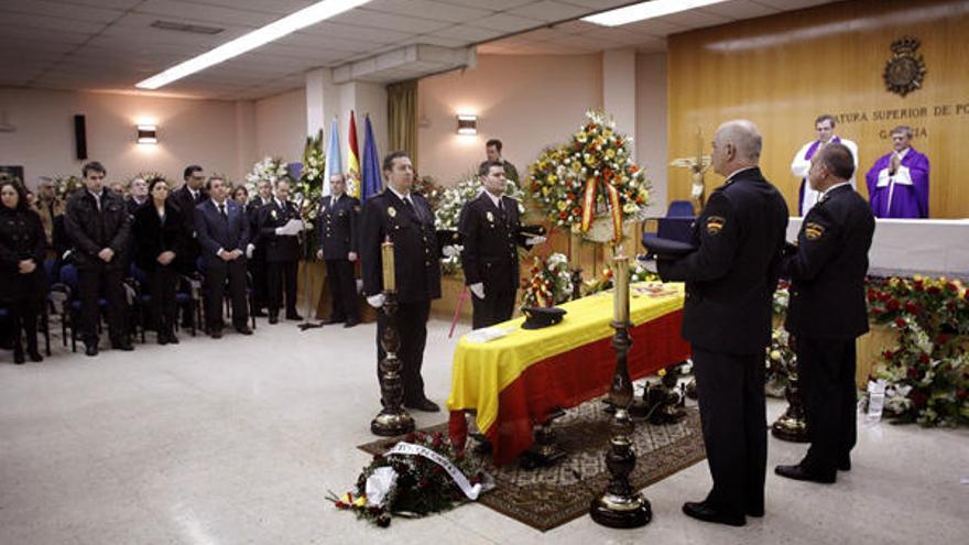 Familia y autoridades despide al fallecido de ayer en el Orzán