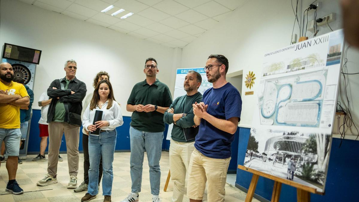 La implicación del presidente de la asociación vecinal Juan XXIII, Tanausú García, ha sido fundamental en la creación de comunidades de propietarios.