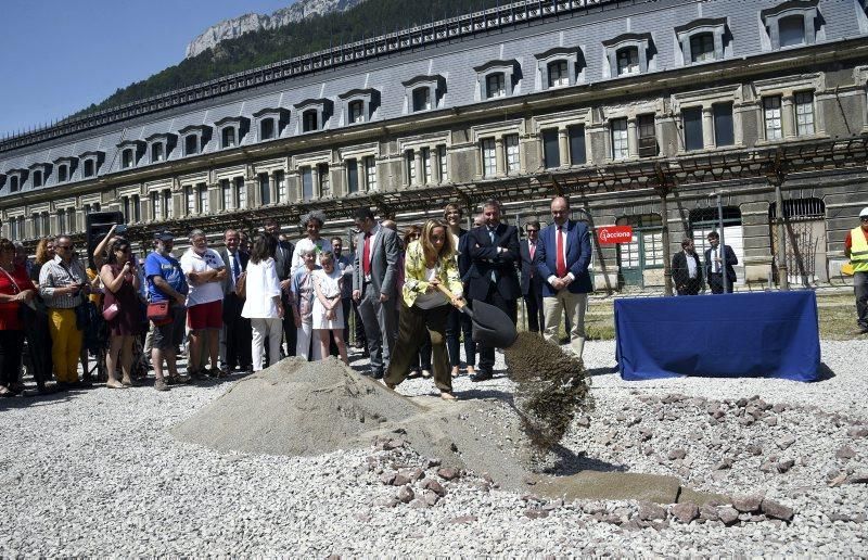 Reapertura de la línea ferroviaria internacional de Canfranc