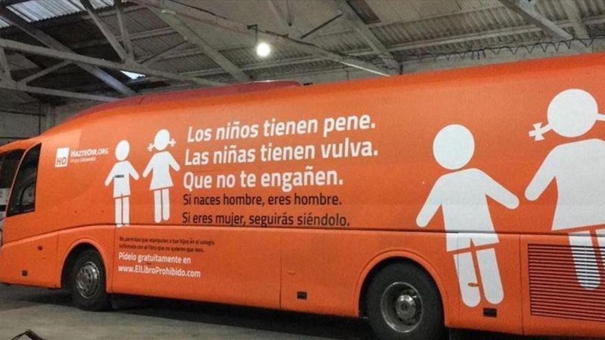 Un juzgado de Madrid prohíbe de forma cautelar la circulación del autobús tránsfobo