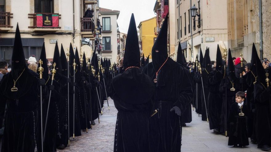 Las procesiones del Santo Entierro y Nuestra Madre, en vilo por la amenaza de lluvia: previsión hora a hora