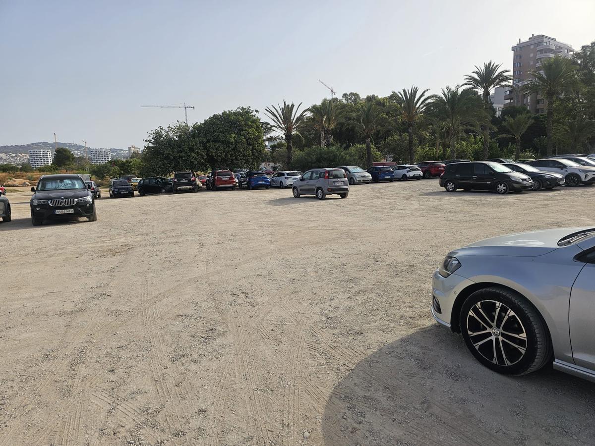 Los escombros se han utilizado para nivelar un aparcamiento municipal