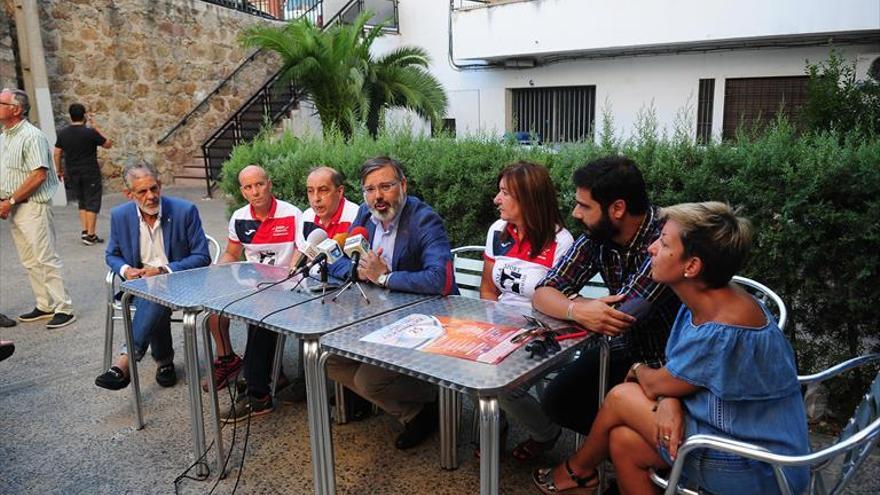 El alcalde se compromete a rehabilitar el interior del antiguo hospital de San Roque