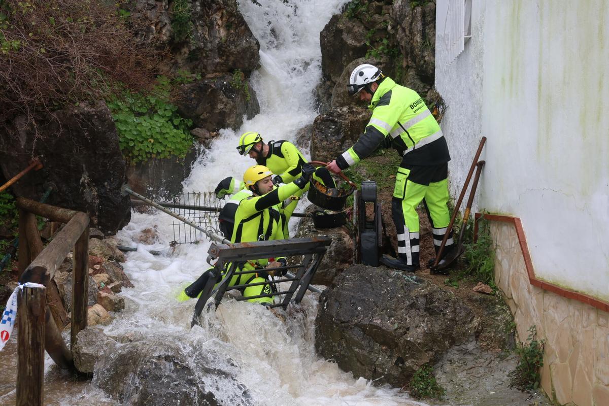 Todavía hay una treintena de desalojados en el municipio de Ubrique a consecuecia del tren de borrascas que ha afectado a este municipio de la sierra de Cádiz.