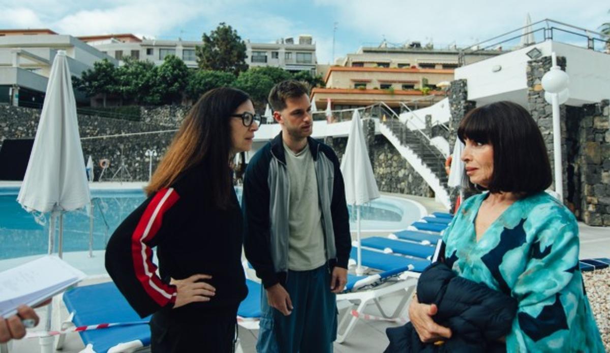 La directora de la cinta junto a los dos actores, Manuel Vega y Ana Belén.
