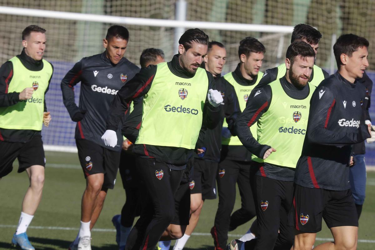 Último entrenamiento del Levante antes de viajar a Melilla