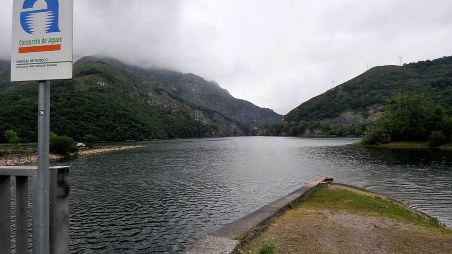 El embalse de Rioseco, ayer por la tarde.