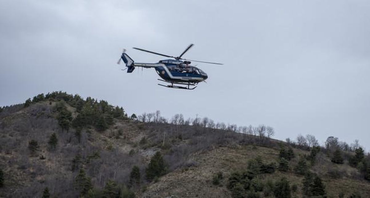 Els equips de rescat, a Seynes-Les Alps, a primera hora del matí.