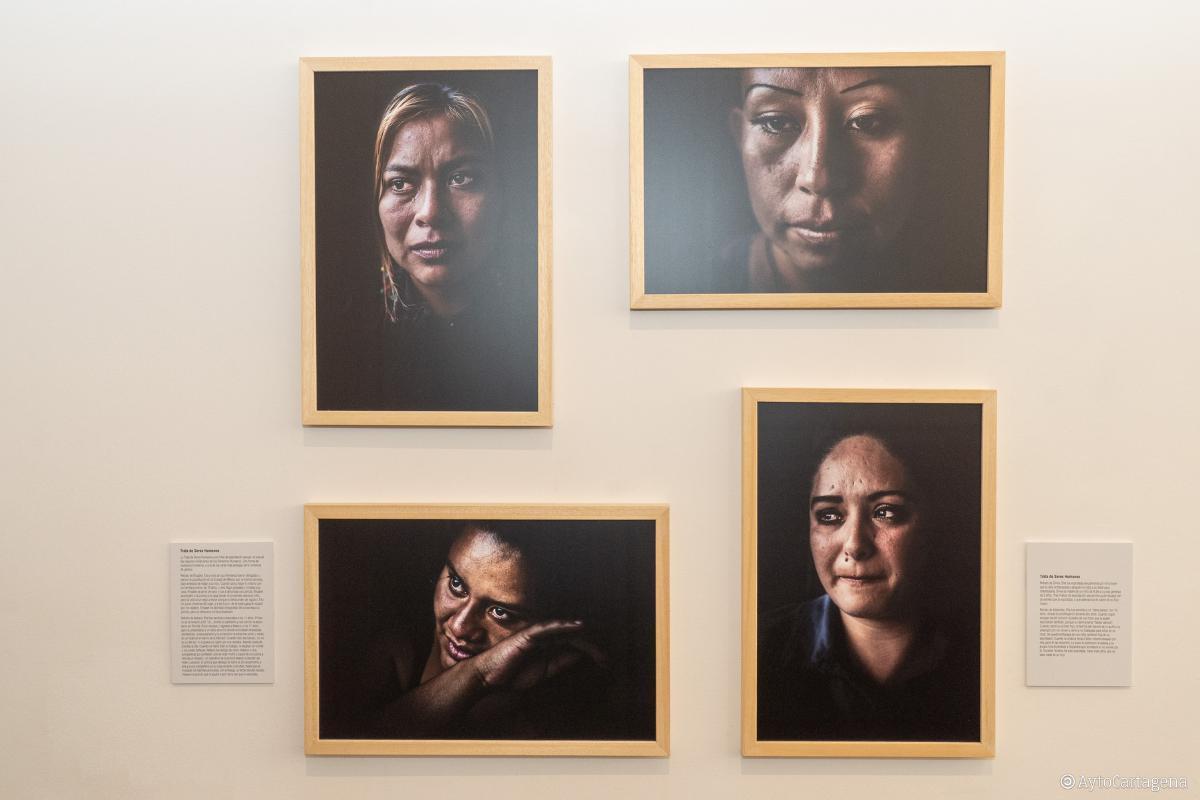 Parte de la muestra expositiva de Nuria López Torres en el Museo del Teatro Romano.