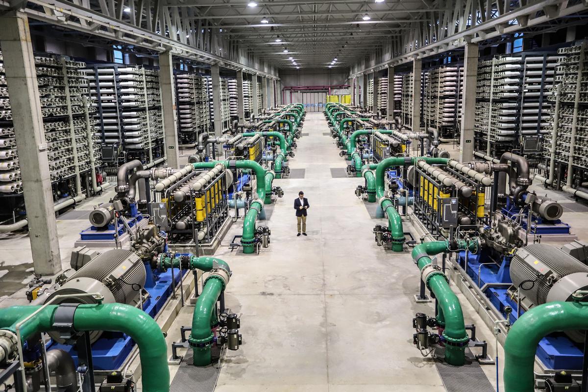 Imagen del interior de la macrodesaladora de Torrevieja.
