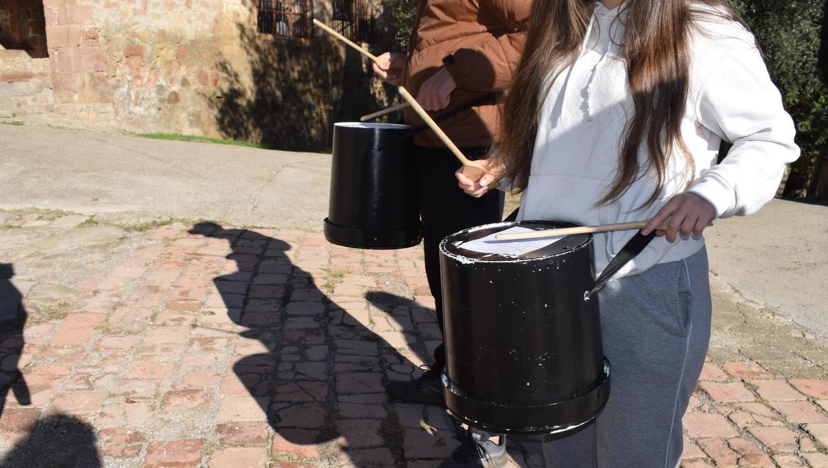 Batucada al ritme de pots de pintura