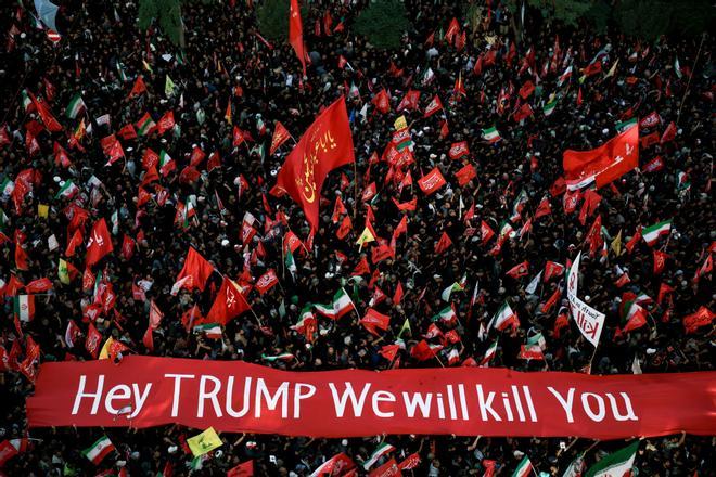 Irán despide a Ali Khamenei con una multitudinaria procesión