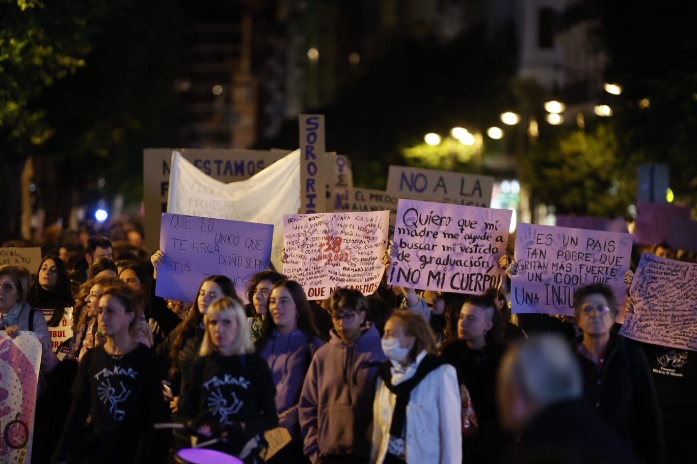 València se tiñe de morado en la lucha contra la violencia machista