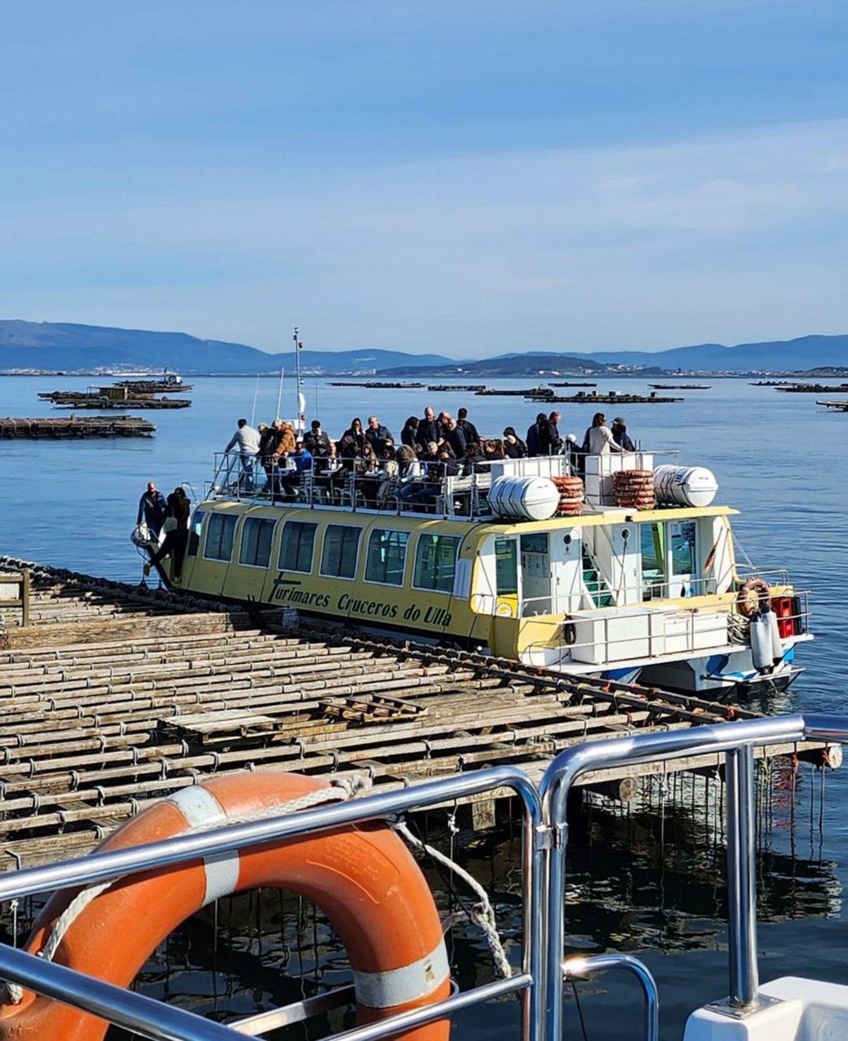 Intereco propició el
conocimiento de
las bateas ecológicas
de la ría de Arousa. | // FDV