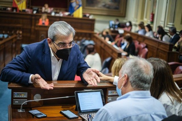 Segunda jornada del pleno en el Parlamento de Canarias, 27/04/2022