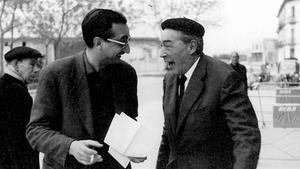 Joan Fuster, amb el seu amic Josep Pla, a Sueca, el novembre del 1964.