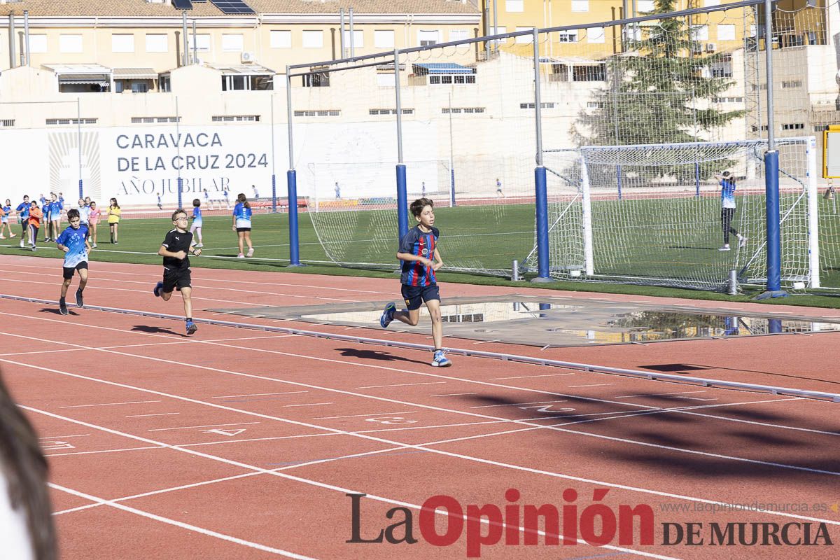Abel Antón vistiba la Escuela Municipal de Atletismo de Caravaca