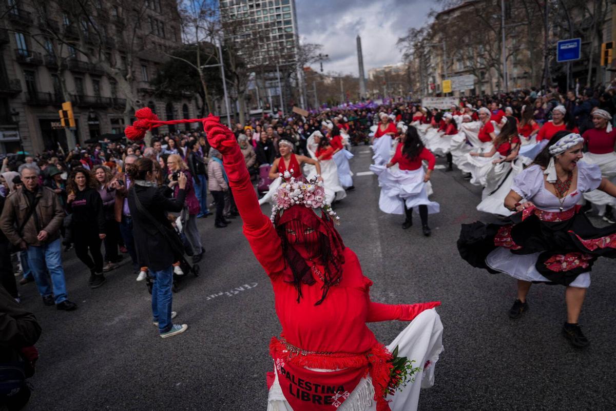 El feminismo toma las calles de Barcelona por el 8M