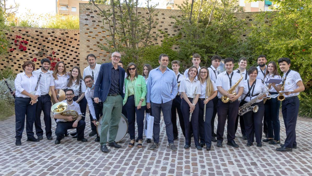 El artista con la banda de Benicalap