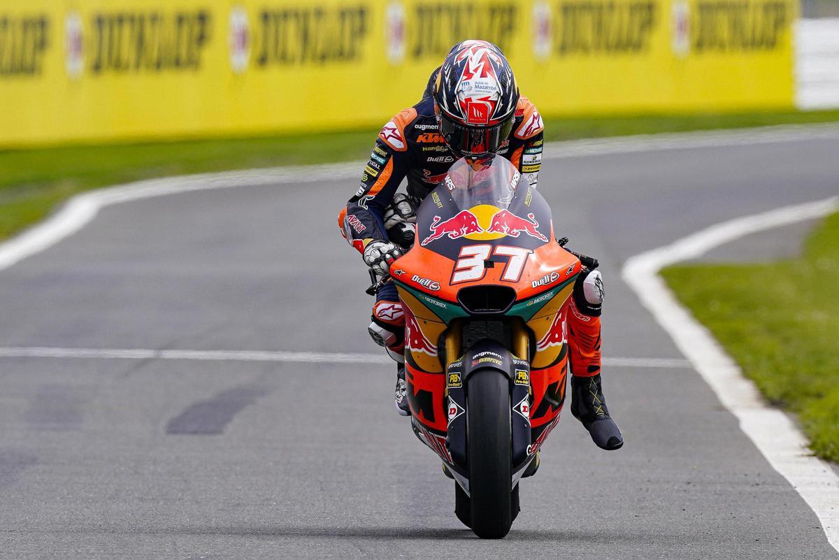 Acosta supera todos los obstáculos y suma su tercera 'pole' del año.