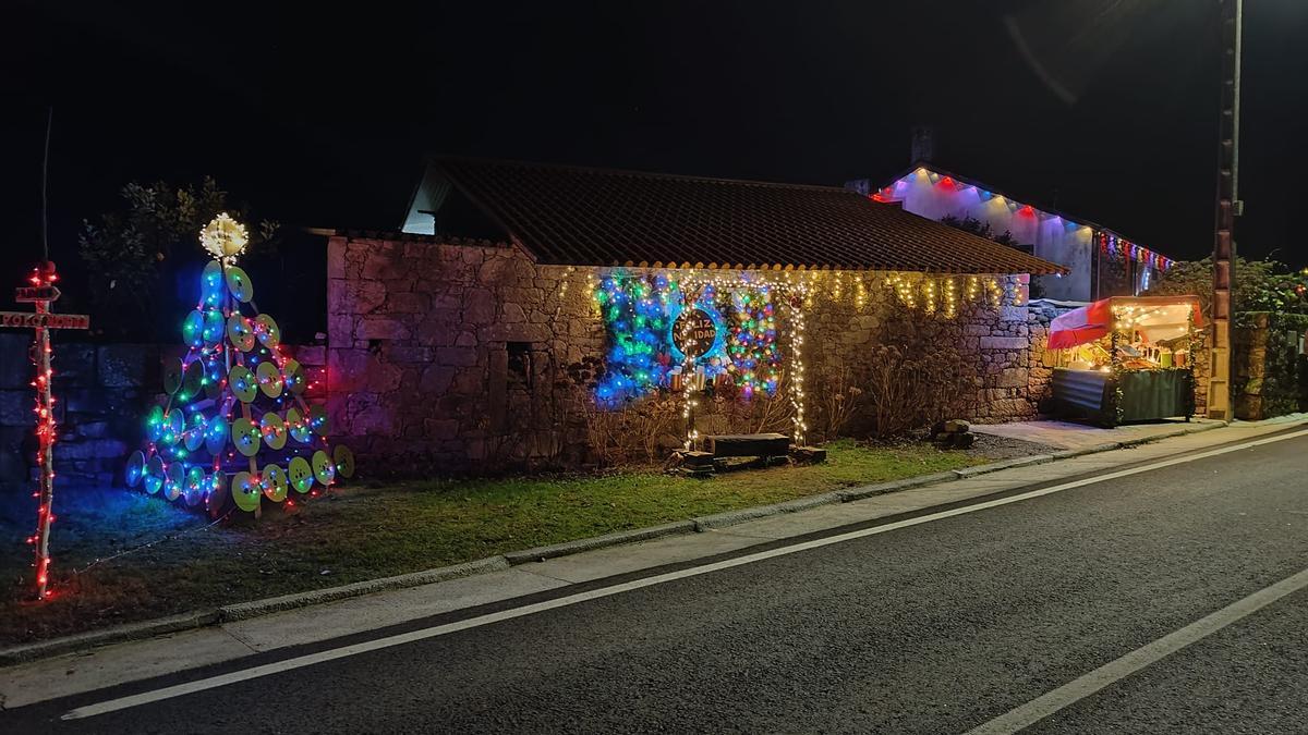 La aldea de Soutelo, en Cuntis, lleva años atrayendo visitantes que acuden a ver sus luces La aldea de Soutelo, en Cuntis, lleva años atrayendo visitantes que acuden a ver sus luces