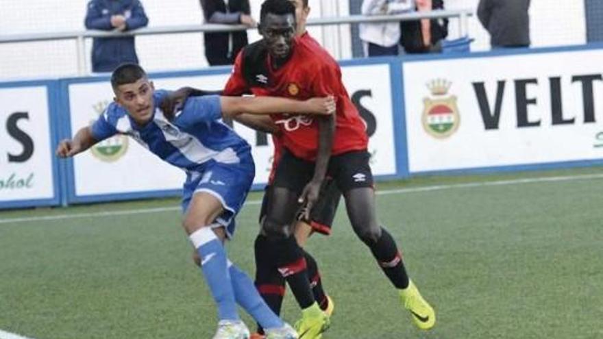 Alpha, con el Mallorca de División de Honor juvenil.