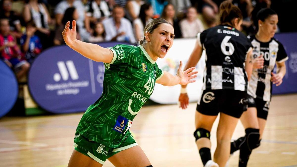 María González celebra un gol con el Rocasa en la semifinal liguera contra el Málaga.