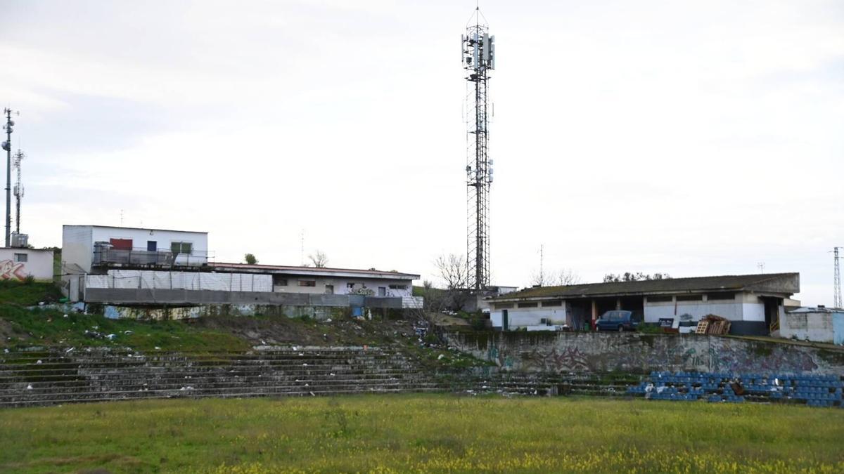 Dependencias okupadas en el antiguo estadio José Pache.