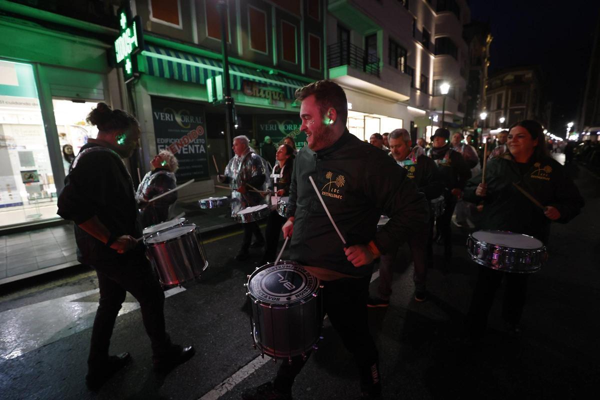El pasacalles para abrir el Carnaval de Gijón, en imágenes