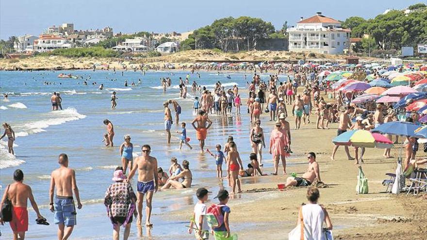 Detenidos por robos a bañistas en la playa del Carregador de Alcossebre