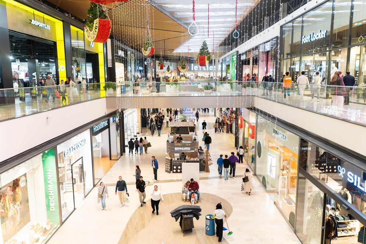 El Centro Comercial Lagoh reúne una amplia oferta de moda, deporte, tecnología y complementos para tus compras navideñas en un solo espacio.