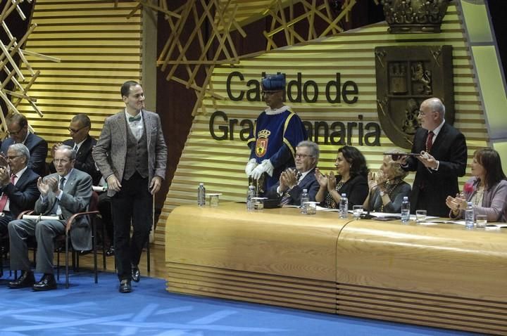 ENTREGA DE HONORES Y DISTINCIONES DEL CABILDO DE ...