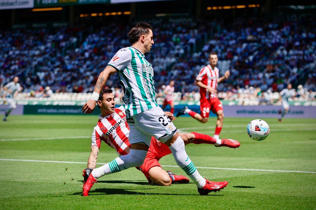 Carracedo, durante un lance del Córdoba CF-Sporting en El Arcángel.
