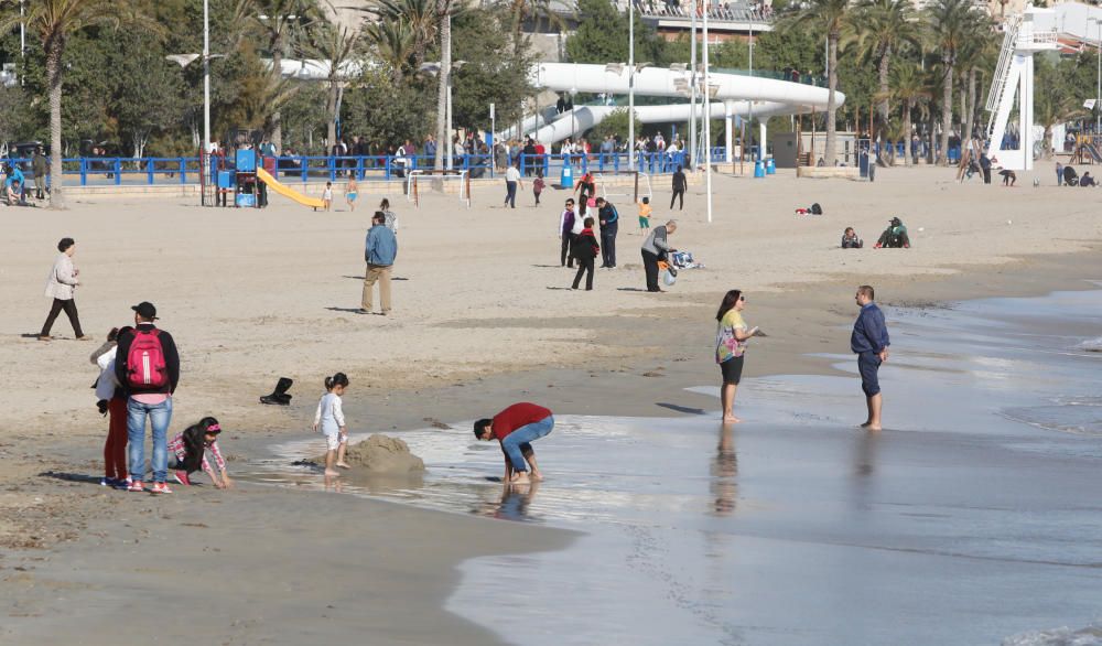 Baños en la playa el 8 de diciembre