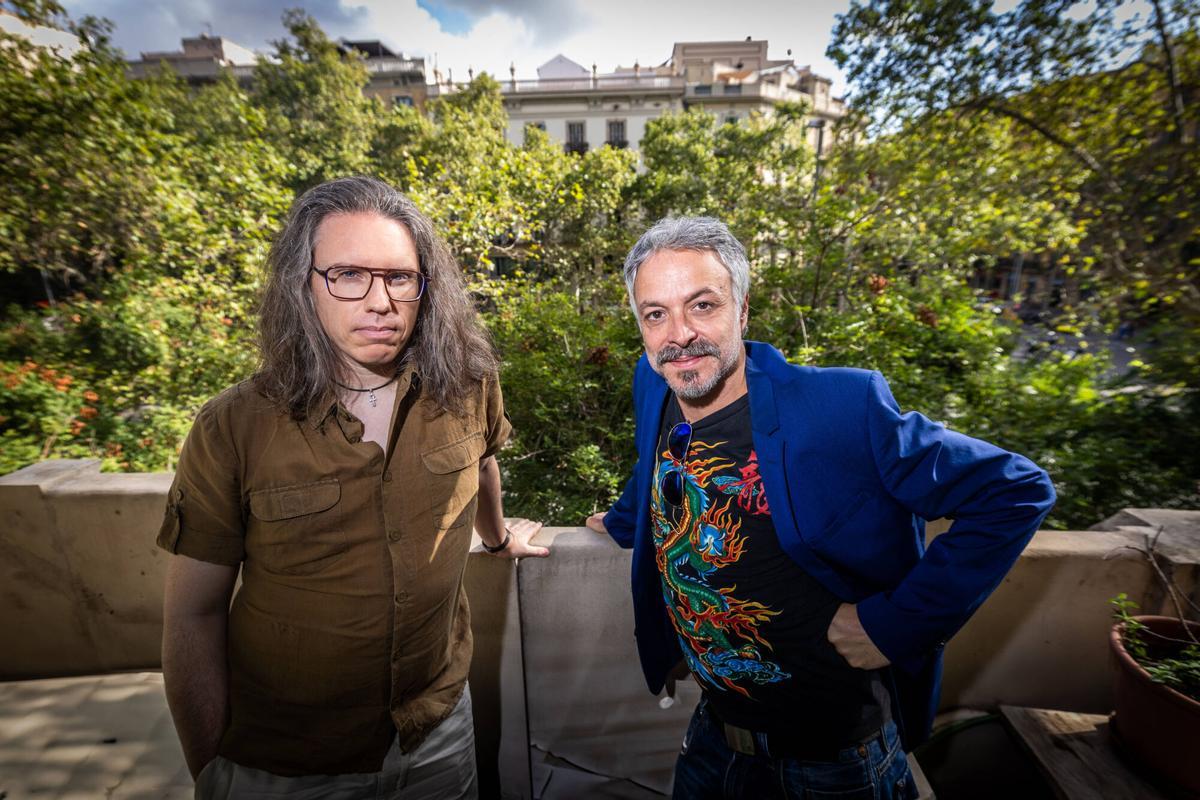 Los autores del cómic 'El primer Dumas', Salva Rubio y Rubén del Rincón (derecha), en Barcelona.