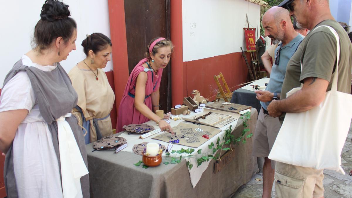 Festum recrea una calle romana en Almedinilla