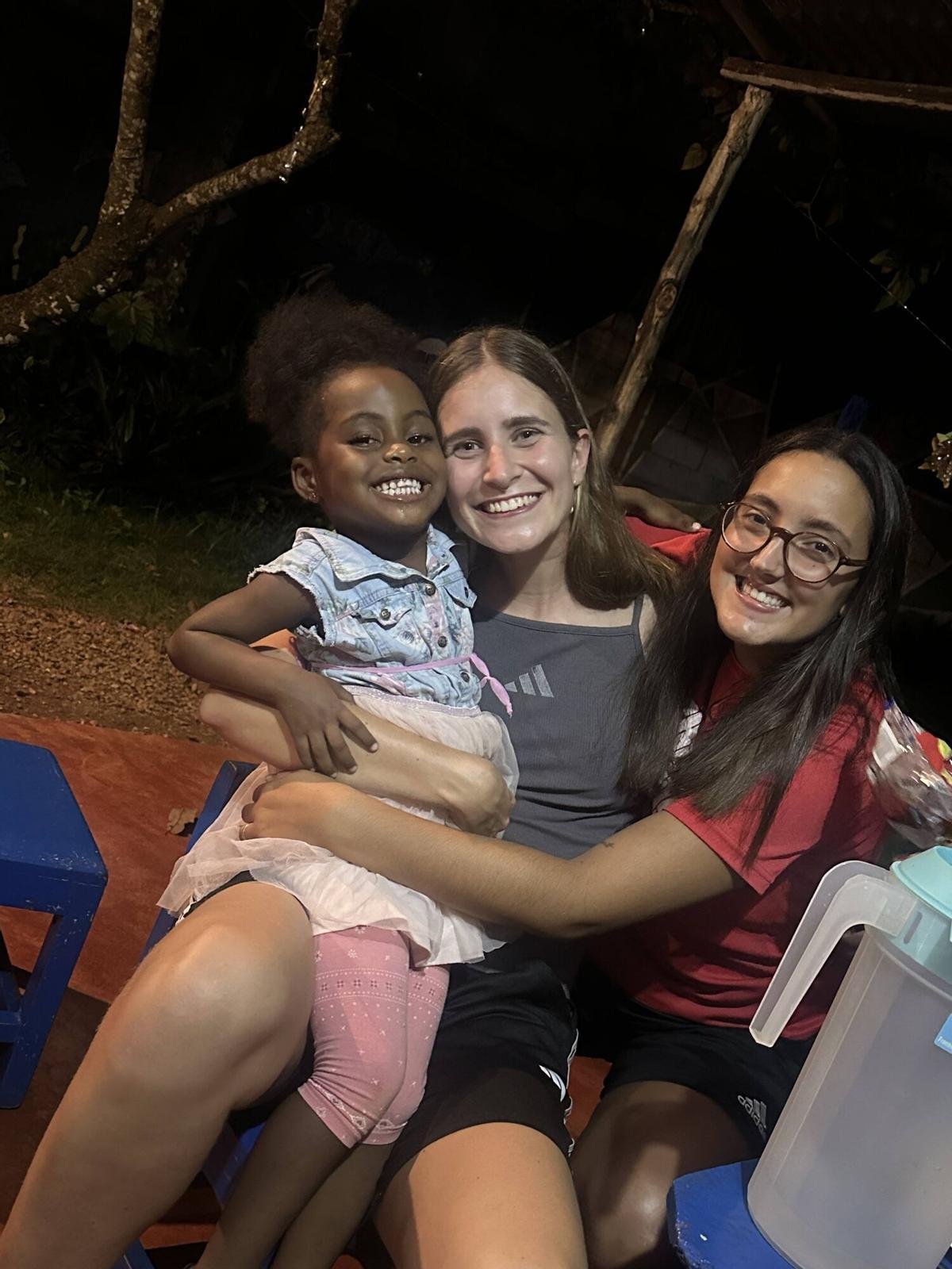 Imatges del voluntariat de Tiana Catany, d'Artés, en una escola de la República Dominicana Imatges del voluntariat de Tiana Catany, d'Artés, en una escola de la República Dominicana