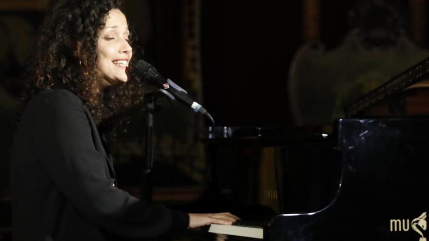 Sheila Blanco, ayer, en el Paraninfo de la Universidad. | FERNANDORODRÍGUEZ