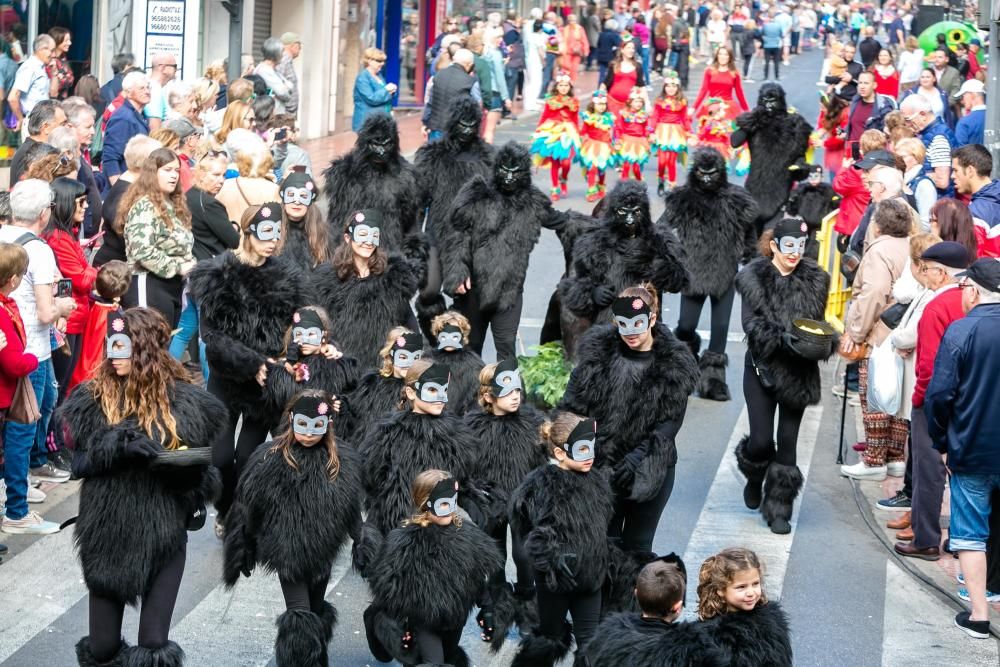 Los más pequeños desfilan en el Carnaval Infantil de Benidorm.