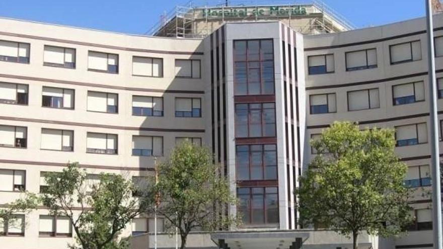 El Hospital de Mérida inicia las consultas para pacientes que han pasado un largo periodo en la UCI