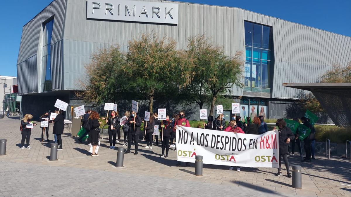 Las dos tiendas de H&M en Zaragoza, cerradas por la huelga