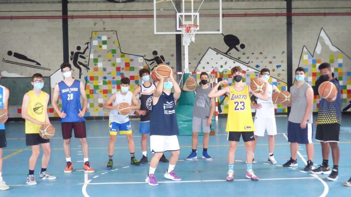 Participantes en la pasada edición del campus del Oviedo Baloncesto.|  | DEMELSA ÁLVAREZ