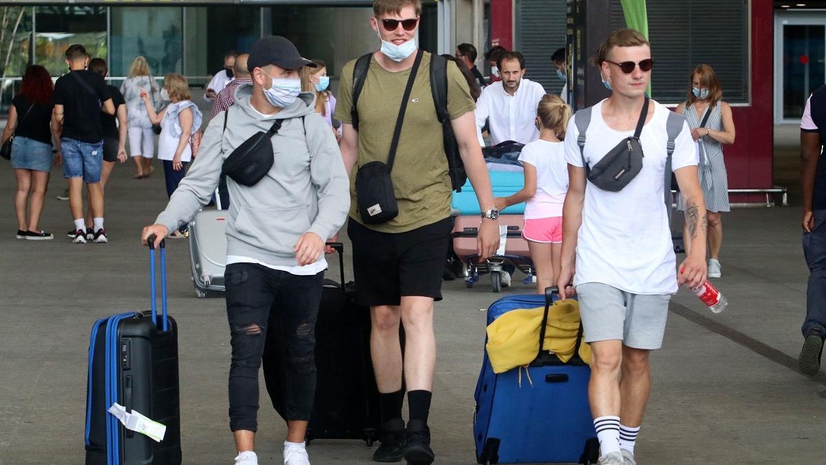 Turistas extranjeros en el aeropuerto de Málaga