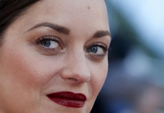 Cast member Marion Cotillard arrives on red ...