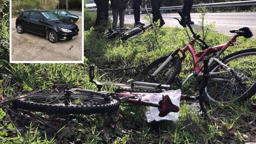 Las bicis de los atropellados y el coche del conductor implicado. // Nick